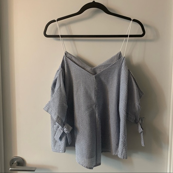 Urban Outfitters (by Kimchi Blue) Cold Shoulder Top with Tie Cuffs, Size Small - Picture 4 of 14
